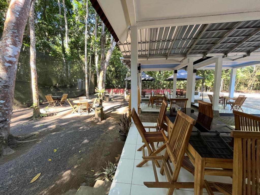 Capital O 92612 Penginapan D'Alas Purwo & Beachnearpadang Savana Sadengan Banyuwangi  Exteriör bild